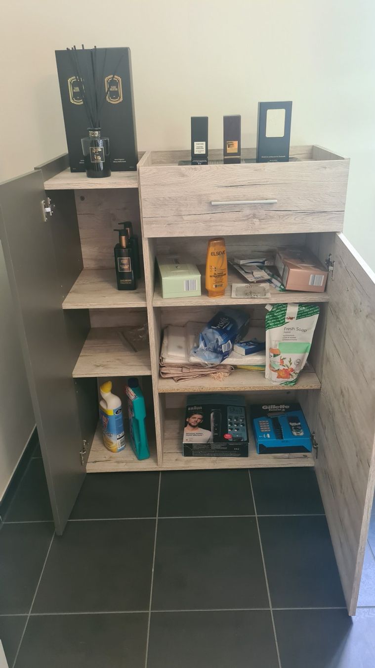 Scaffali: Used cabinet/ shelf - GRAtIS – Usato da Embrach venduto da mba_ttk7 1