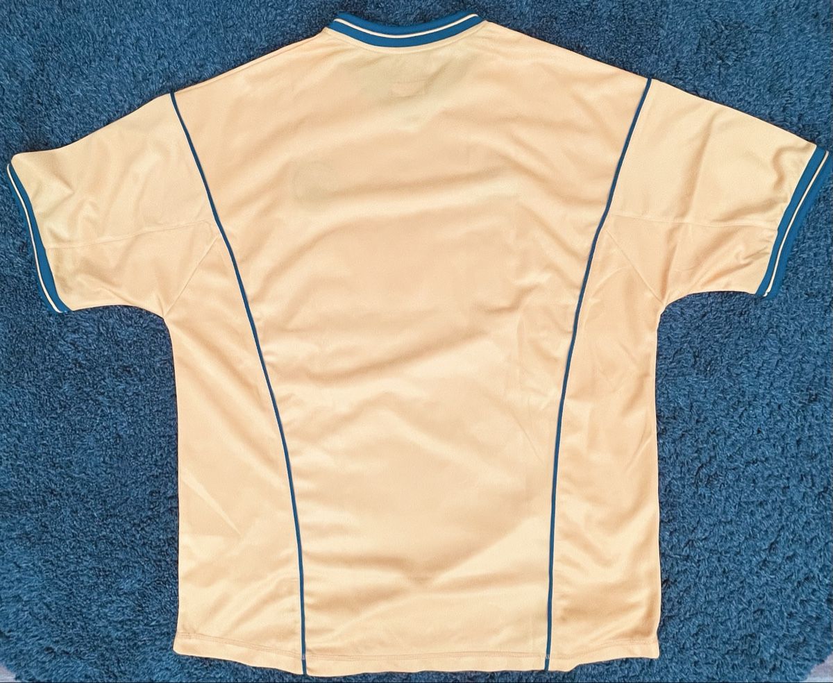 Umbro Canottiere & Pantaloni: Celtic Glasgow Auswärtstrikot 2001-2002 – Usato da Aadorf venduto da Assyrian-Bazar 1
