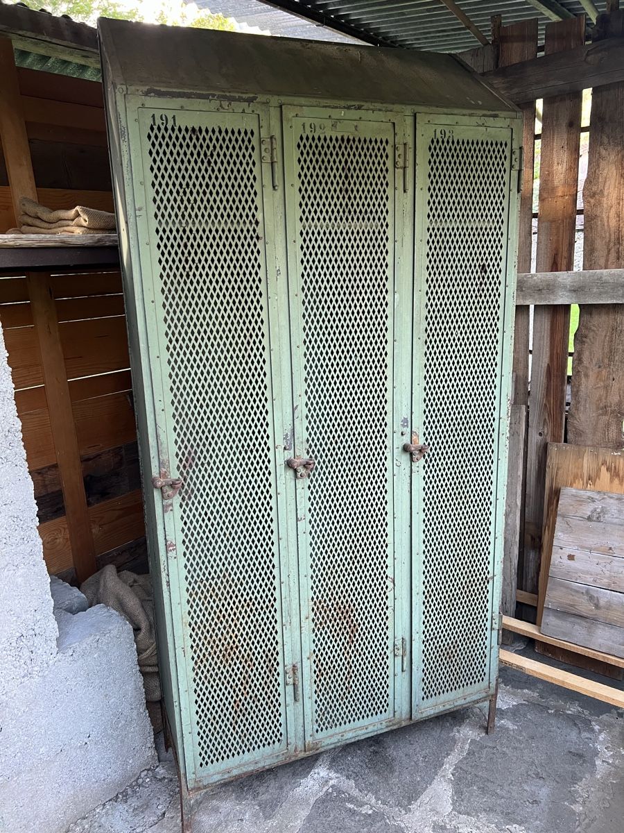 Armoires: Alter Militärschrank – D'occasion à Avegno par CaVal13 1