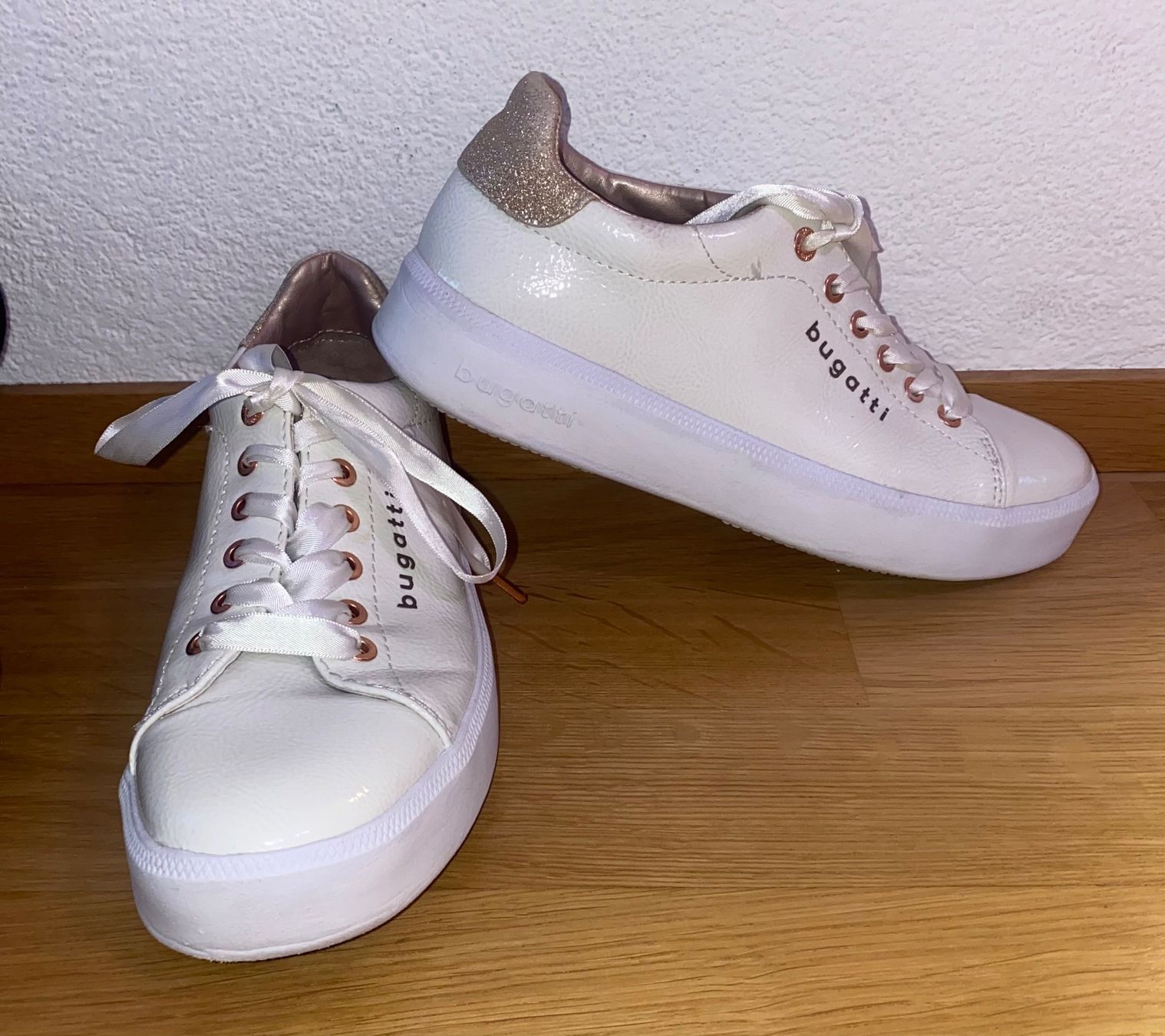 Bugatti Damenschuhe: Bugatti Sneaker Gr.37 (super Zustand) – Gebraucht aus Herisau von Seyashop1