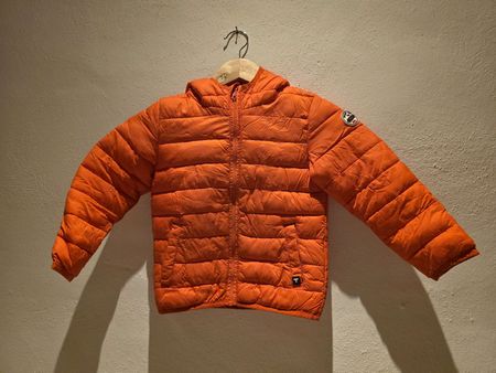 Doudoune orange enfant, chaude et légère !
