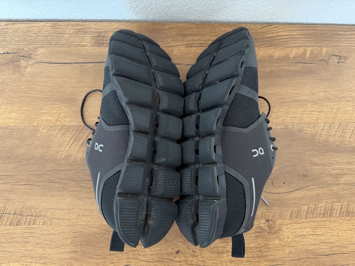 On Scarpe da uomo: Chaussures On Running Cloud Waterproof noir taille 41 – Usato da Brügg BE venduto da Goob 8