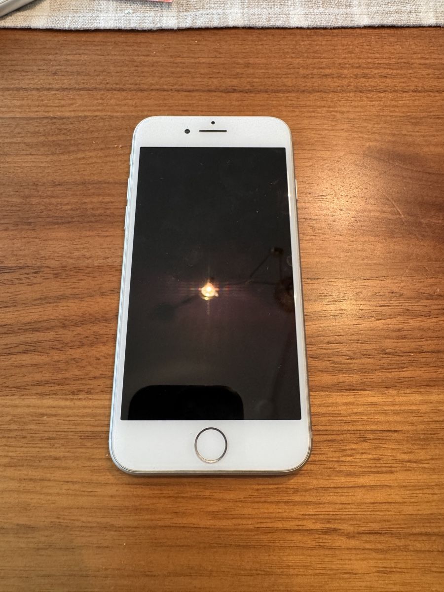 Apple Telefoni cellulari / Smartphones: iPhone 8 White 64 GB – Usato da Sarnen venduto da Qwertziop74 1