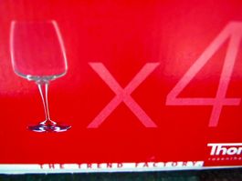 4 VERRES A VIN EN CRISTAL NEUF