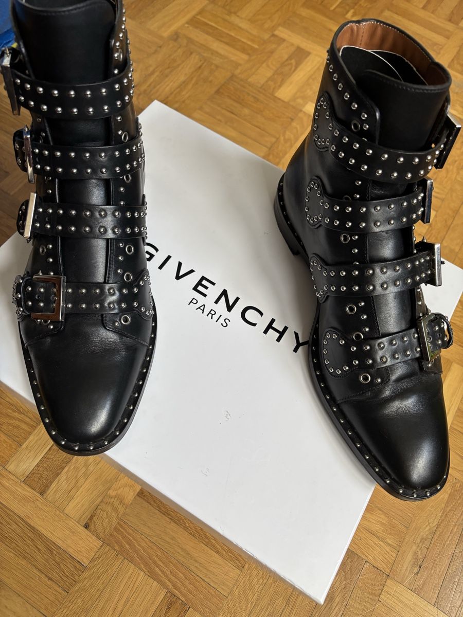 Givenchy Chaussures femmes: Givenchy boot 41 – D'occasion à Ostermundigen par Delphine74
