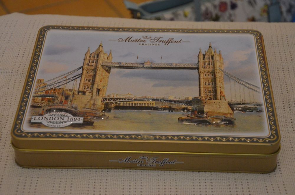 Elite Tins Emma Bridgewater Garden Flowers Boîte à Biscuits Taille Moyenne 150 X 173 Mm