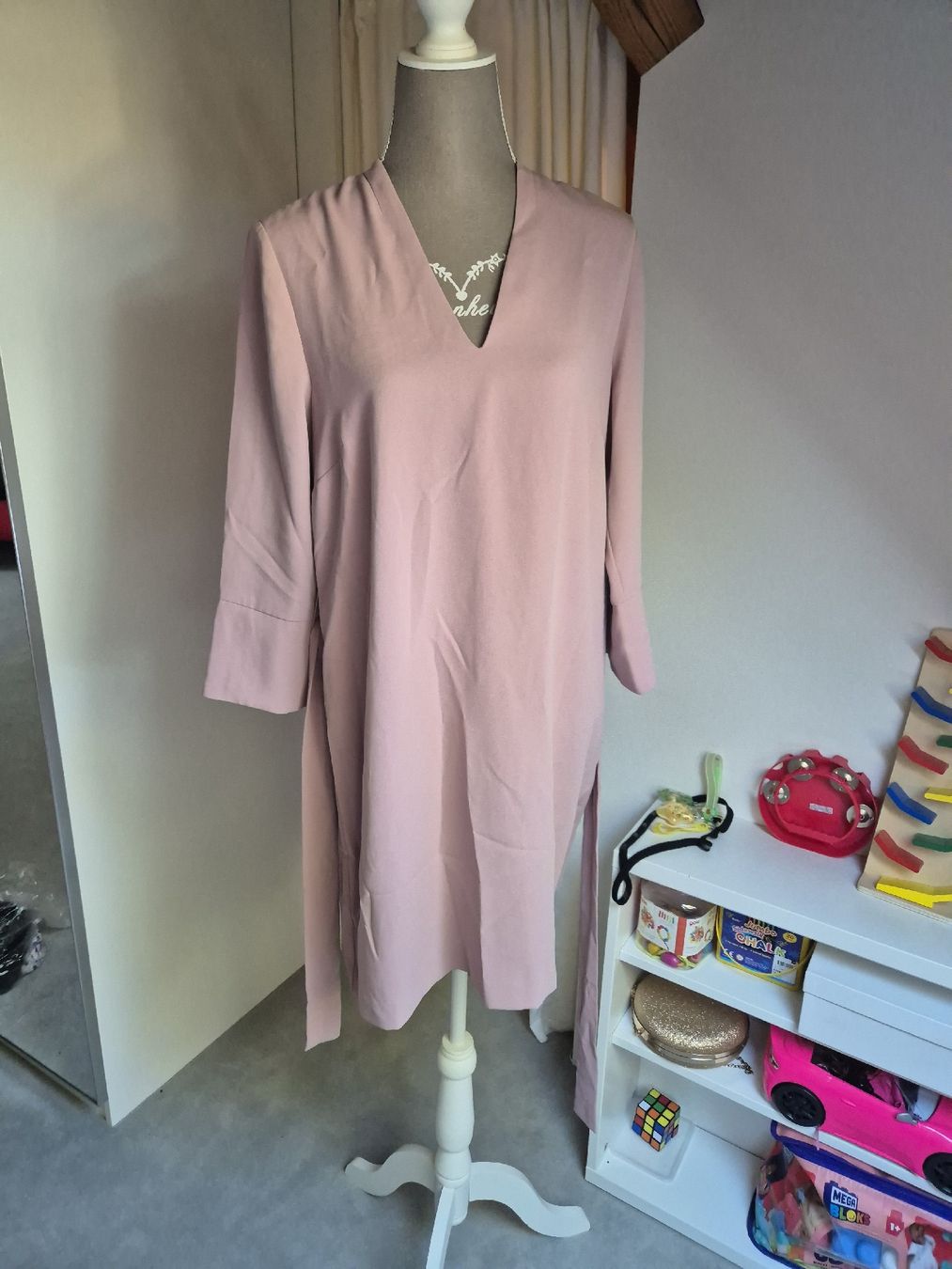 H&M Vestiti: Kleid H&M altrosa mit Bindegürtel Grösse 42 – Nuovo (secondo la descrizione) da Zürich venduto da Drago670 5