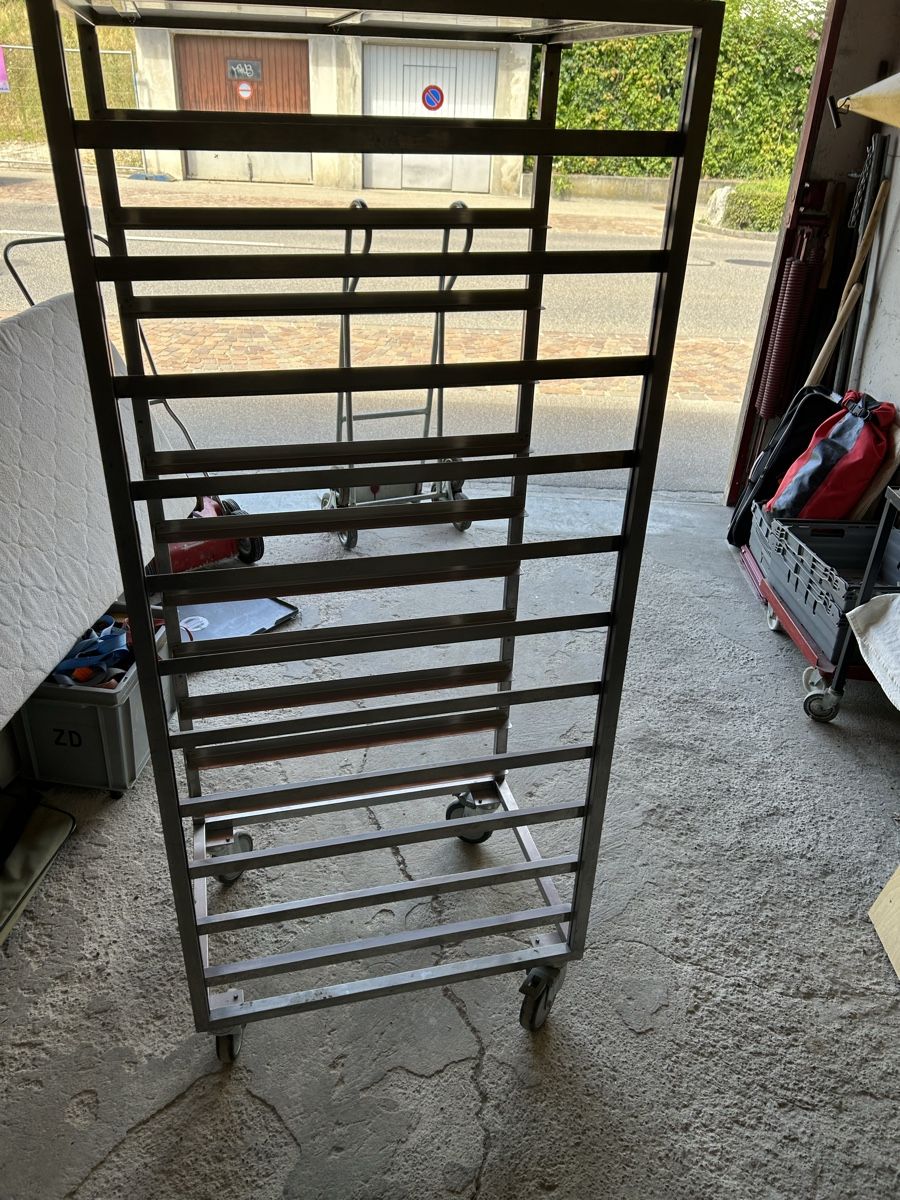Scaffali: REGAL MIT ROLLEN BECKER GASTRO WERKSTATT – Usato da Bottmingen venduto da Surubi 1
