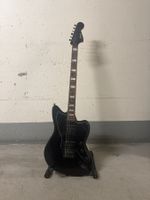 Squier Baritone Jazzmaster IL BK (Black) mit Case