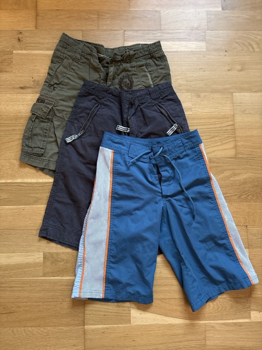 Pantaloni: Sommer Shorts Junge Gr. 128 – Usato da Neuenegg venduto da recob