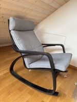 Schaukelstuhl mit Fusshöcker für Einschlafhilfe