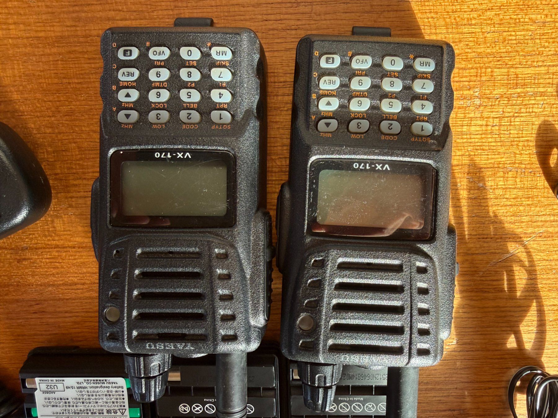 Yaesu Radiocomunicazione: Yaesu 2xVX-170 avec accessoires – Usato da Le Cerneux-Veusil venduto da Maraud01 3