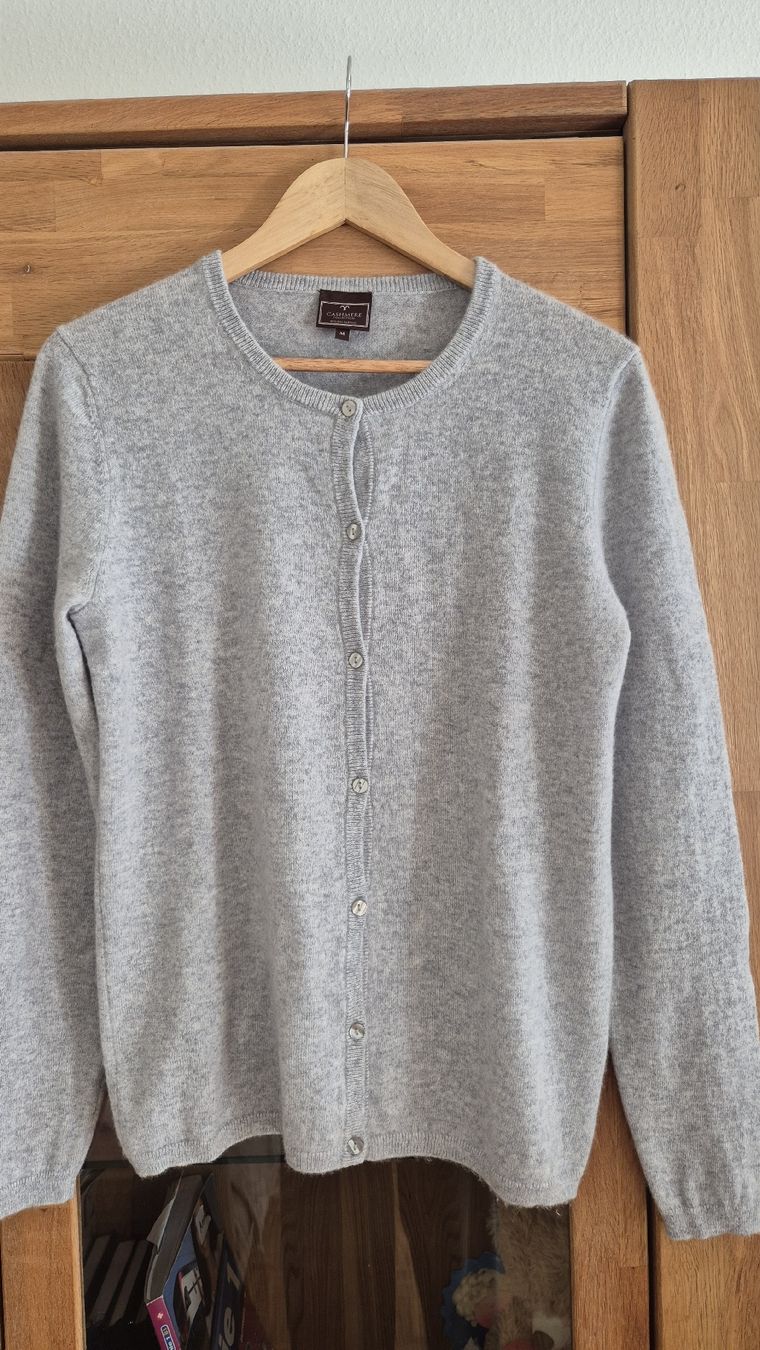 Giacche: Cashmere Strickjacke, grau, Grösse M – Usato da Winterthur venduto da ann_7lxx