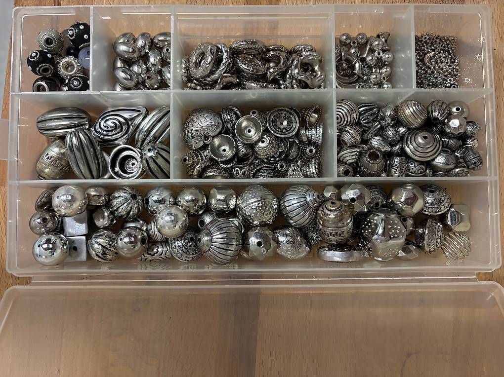 Bastelsets: Schmuck, Armbänder, oder Schlüsselanhänger selber herstellen – Neu (gemäss Beschreibung) aus Urtenen-Schönbühl von Diversikum 1