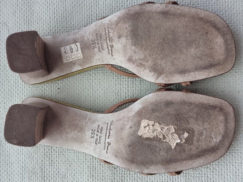 Scarpe da donna: Grüner Wildleder-Slipper mit Absatz, Gr 39.5 – Usato da Basel venduto da Mamaree 5