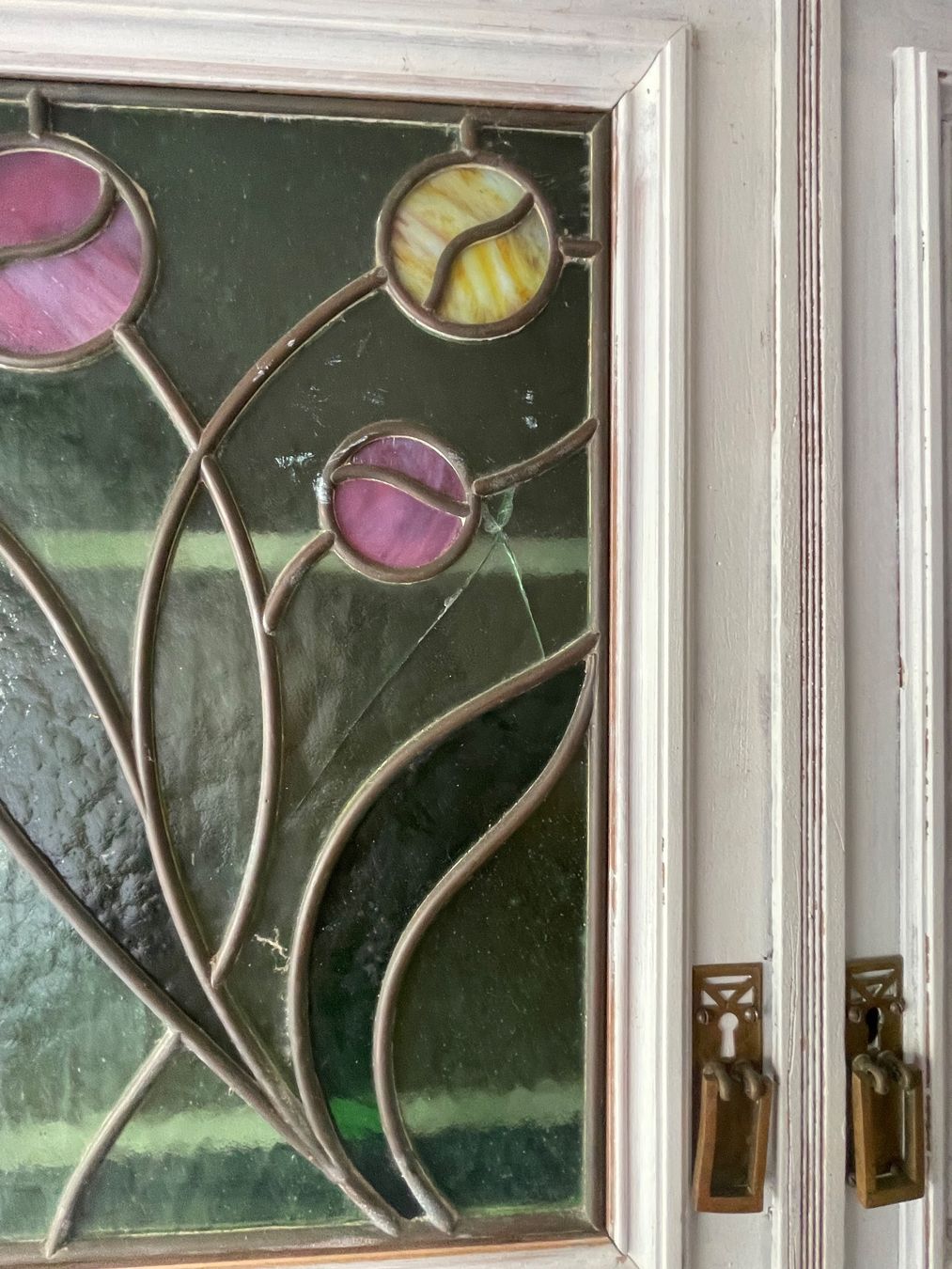 Credenze: Antiker Jugendstil-Buffetschrank mit Bleiglas – Usato da Hünibach venduto da Ramouun 5