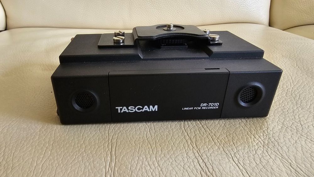 Tascam Registratori: Tascam DR-701D 6-Track Field Recorder for DSLR with timecode – Usato da Geneve venduto da T36 2