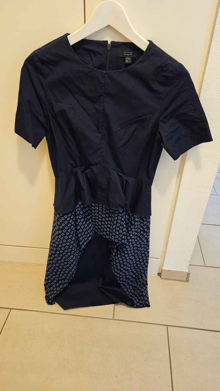 Cos Kleider: COS Kleid Dunkelblau Gr. 34 Elegant – Gebraucht aus Vevey von nus_ly82