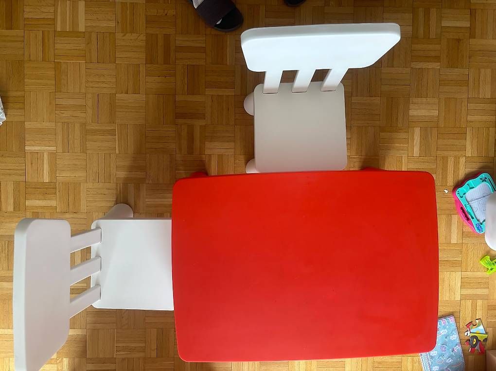 Set di tavolo e panche: IKEA Kids Table and Chairs – Usato da Genève venduto da dcl_7j5w 1