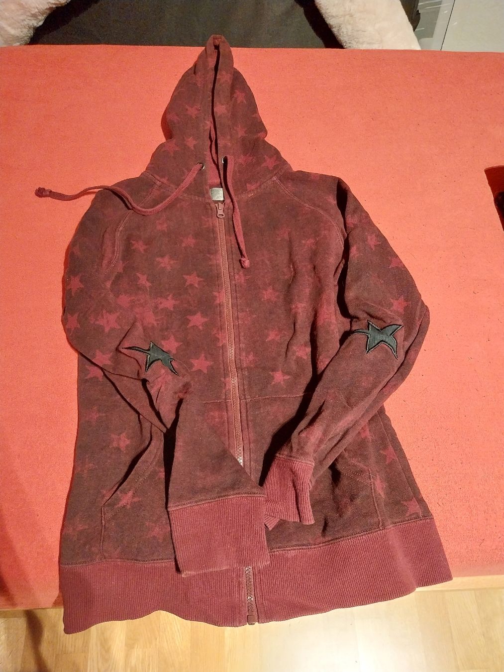 Pullover & Sweatshirts: Kapuzenjacke Gr. S EMP – Gebraucht aus Winterthur von Silianebelstreif