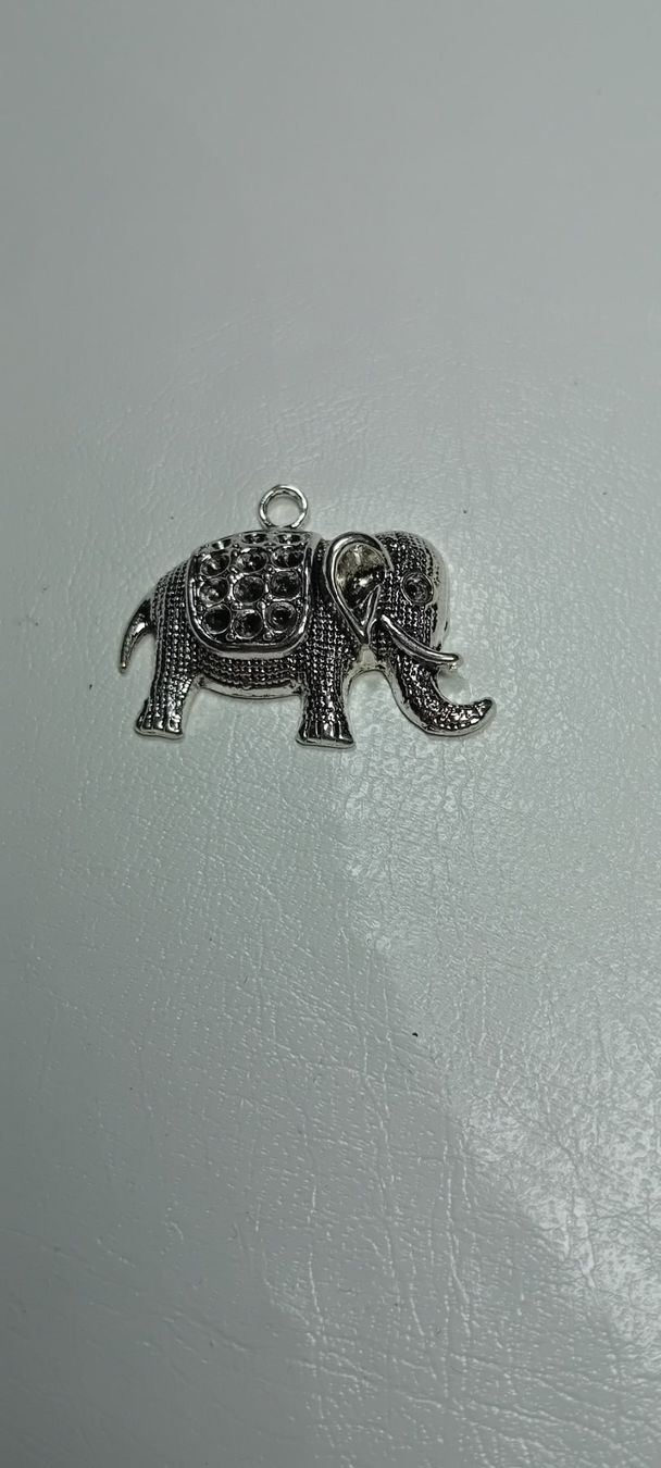 Ciondoli: elephant anhänger,,zinklegierung – Nuovo (secondo la descrizione) da Basel venduto da bij_5hqd 2