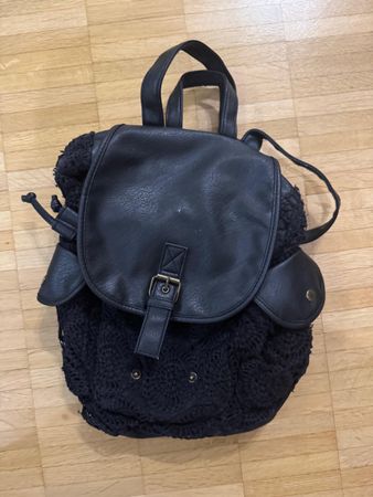 Zaino nero in ecopelle e pizzo - perfetto per l'estate!