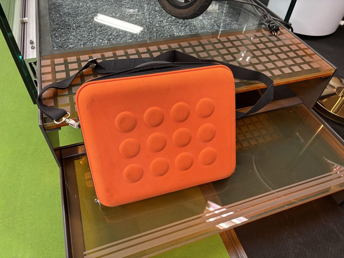 Ikea Taschen: Labtop Case Notebook Tasche Ikea Family orange – Gebraucht aus Basel von Piggamusse