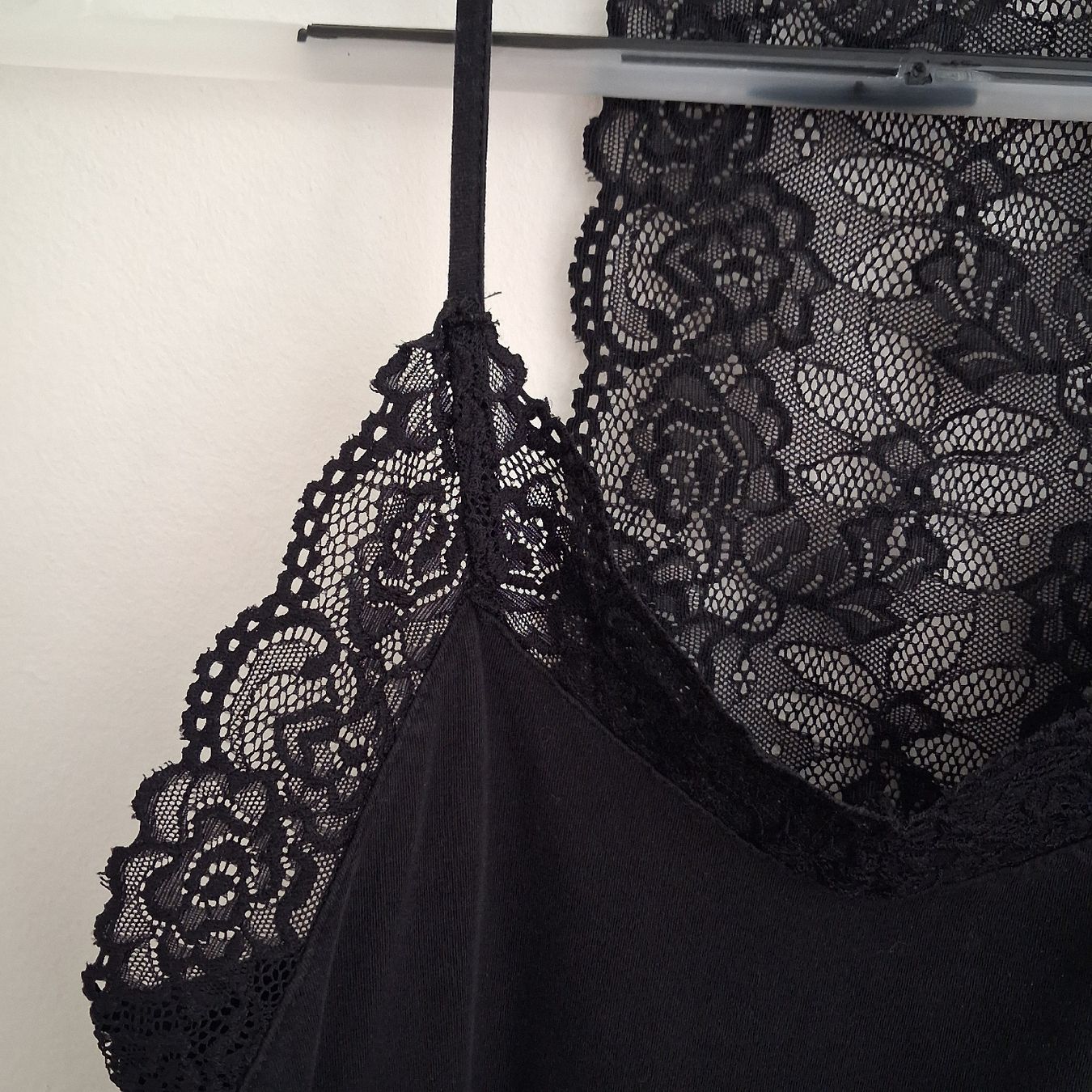 Top: Munich Freedom Black Lace Top Size M – Nuovo (secondo la descrizione) da Wil SG venduto da tre_g2l7 2