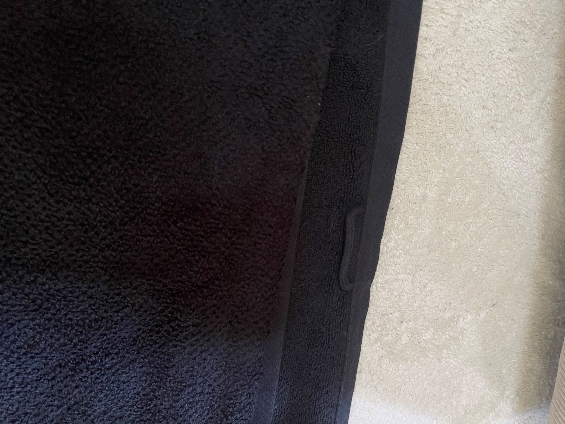 Bettwäsche: Handtuch aus 100 % Baumwolle mit eingesticktem Monogramm – Neu und originalverpackt aus Meilen von tea_n6fg 3