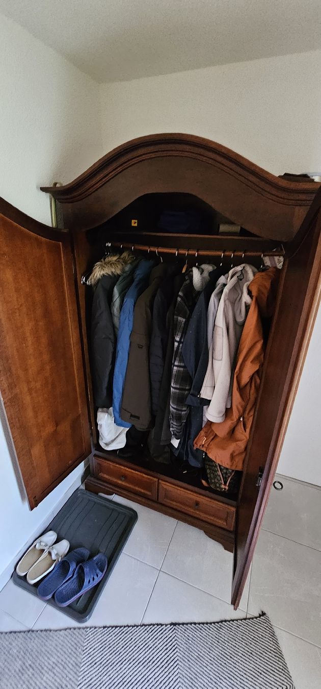 Armadi: Kleiderschrank Massiv Holz – Usato da Bilten venduto da Stefan6363 2
