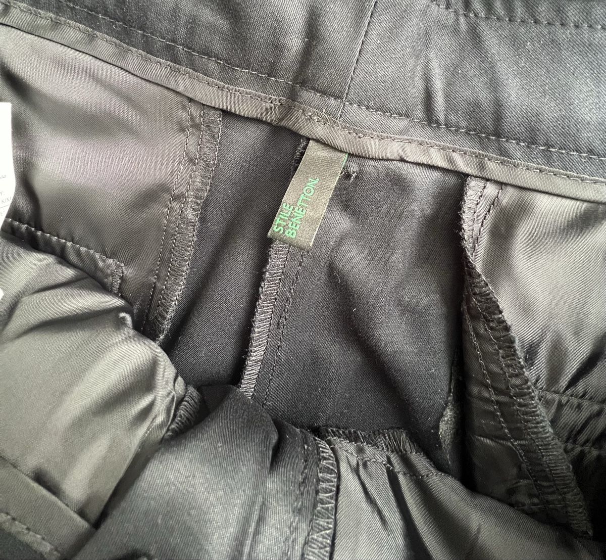 Benetton Pantalons:  Benetton Hose schwarz  – D'occasion à chur par Ika11 3