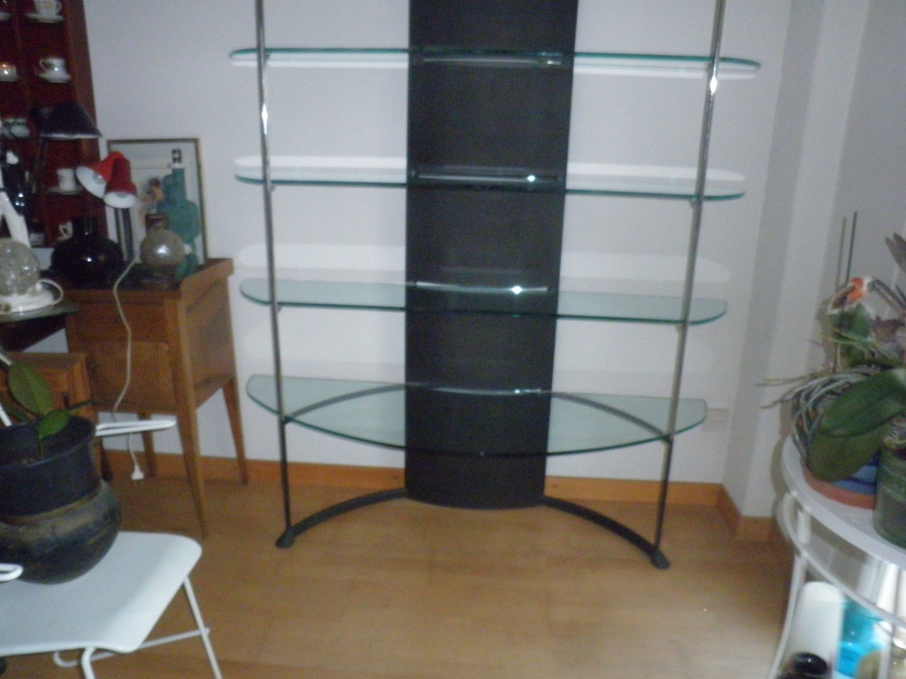 Formschönes Metall / Glas-Regal ! Design vom Feinsten ! (Gebraucht) in Itingen für CHF 260 – nur Abholung auf Ricardo kaufen