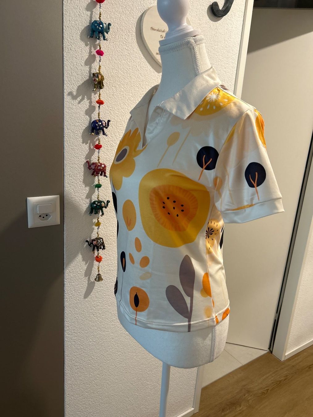 Polo-Shirts: Damen Poloshirt mit Blumenmuster Grösse S – Gebraucht aus Brunnen von Nala2929 4