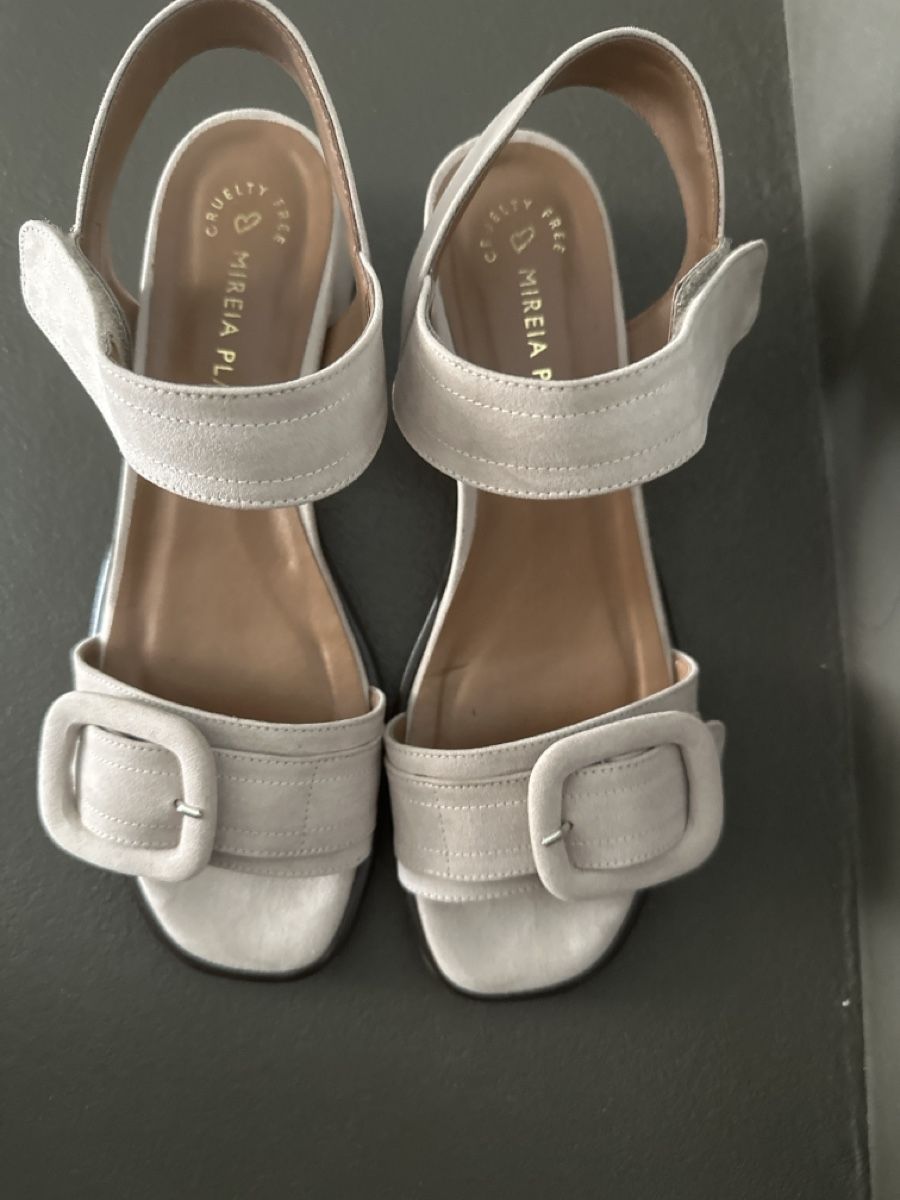 Scarpe da donna: Sandalen beige Gr 40 – Nuovo (secondo la descrizione) da Baltschieder venduto da YmroBe