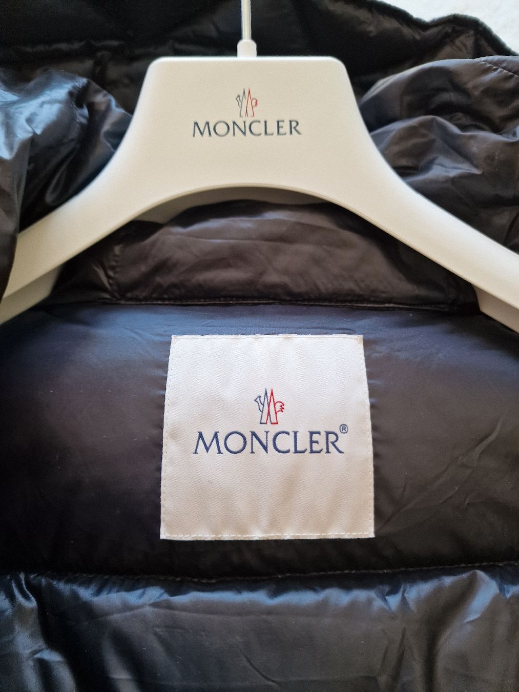 Moncler Giacche: Doudoune longue Moncler "Suyen" – Nuovo (secondo la descrizione) da Yverdon-les-Bains venduto da Scmps 1