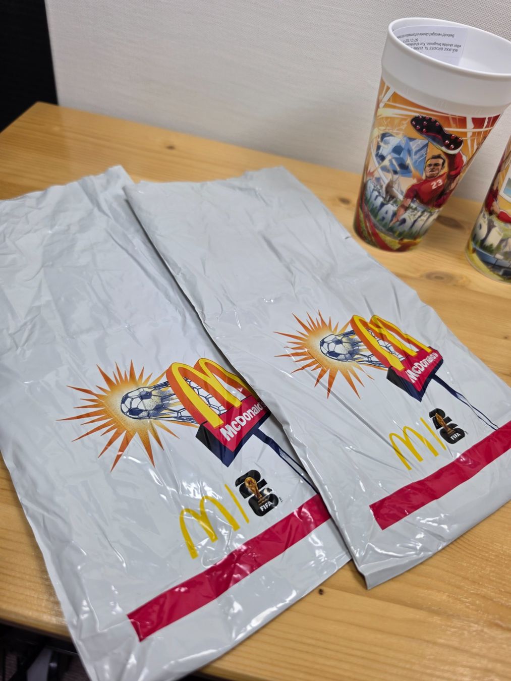 Mc Donald's Bicchieri: Set: McDonald's Shaqiri Poster + 3 Shaqiri Becher – Nuovo (secondo la descrizione) da Wil SG venduto da gle_n2ty 3