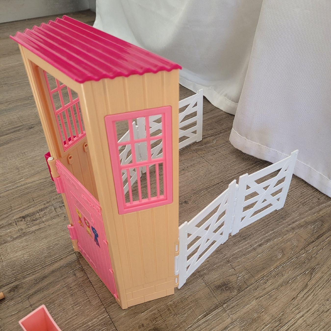 Spielzeuge: Barbie Pferde Stall und Zubehör – Gebraucht aus Niederbuchsiten von klengyel 4