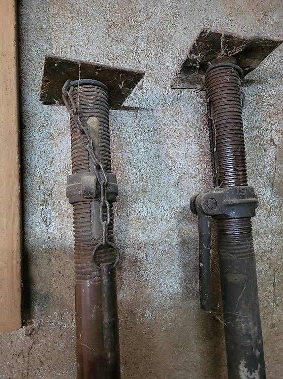 Gerüste: 3 Stück Bauspriesse – Gebraucht aus Lachen SZ von Shurupi 1
