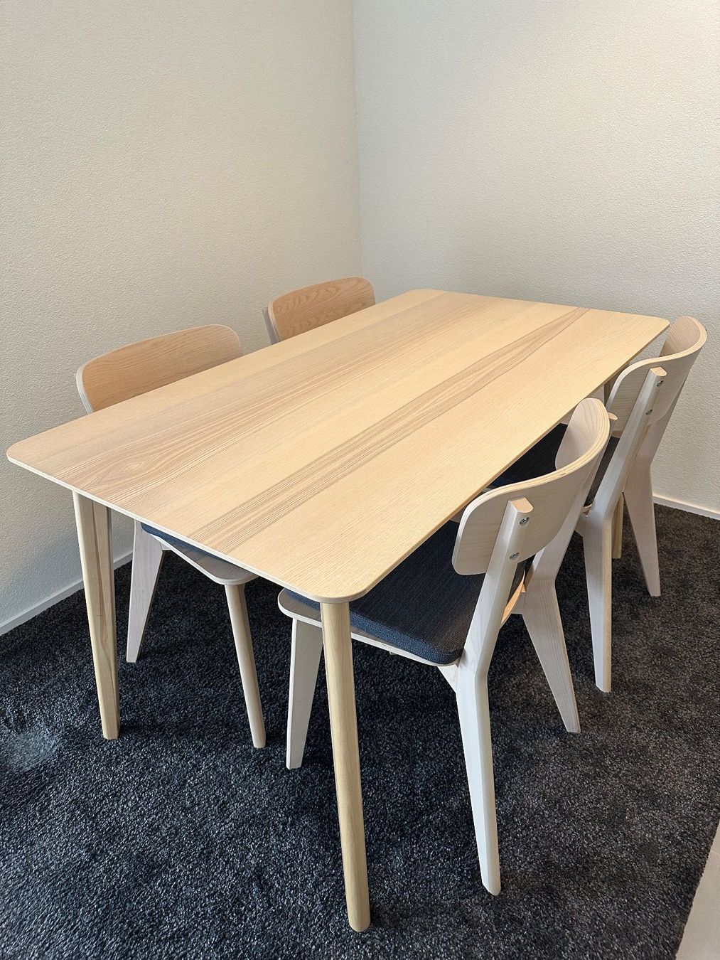 Ikea Set di tavolo e panche: Dining table plus four matching chairs – Nuovo (secondo la descrizione) da Aigle venduto da blu_zj86 1