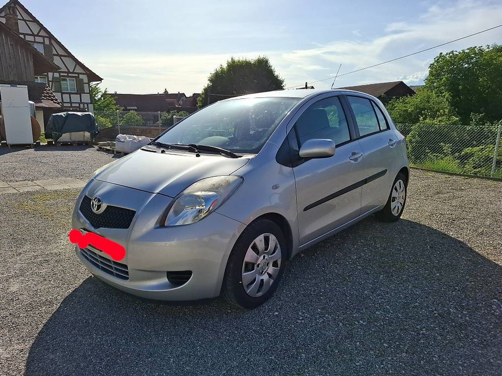 Toyota Automobili: Toyota Yaris, 1.3 16VJG 2006 mit Anhängerkupplung & Dachbox – Usato da Marthalen venduto da ndo01