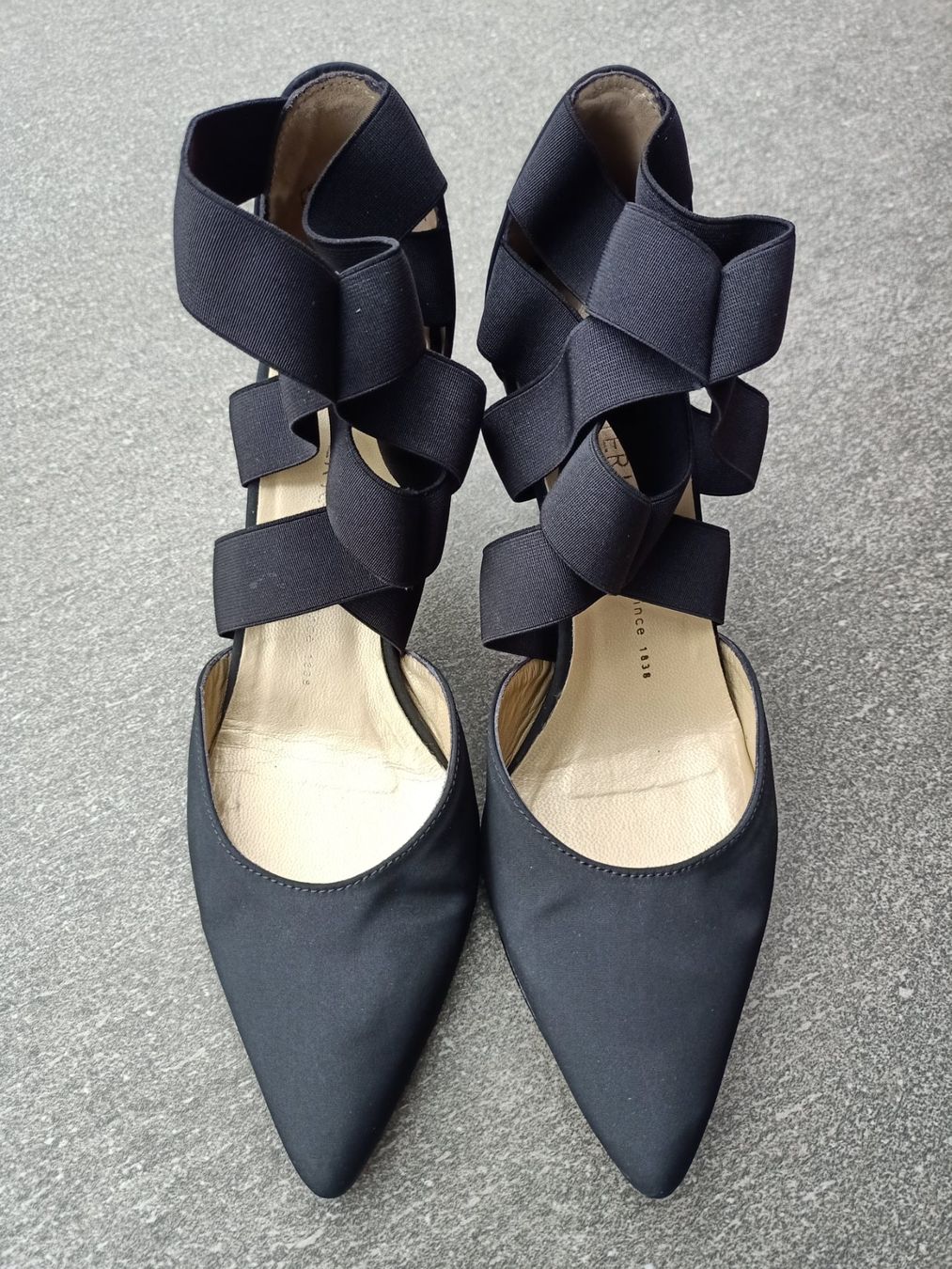 Kaiser Scarpe da donna: Schwarzer Satin Pumps, Peter Kaiser, Grösse 3.5 = 36.5 – Usato da Grafenried venduto da Tapj