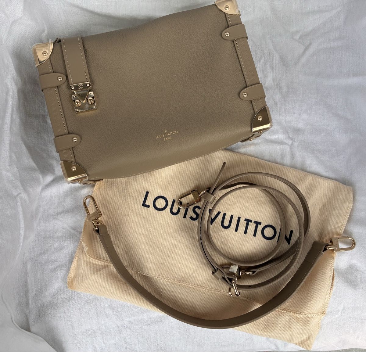 Louis Vuitton Taschen für Damen: Louis Vuitton - side trunk - taupe, NEU – Neu und originalverpackt aus Eglisau von rom_p7ty 1