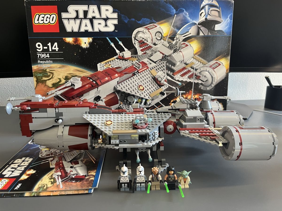 Lego Giocattoli: LEGO Star Wars Set 7964 Republic Frigate – Usato da Fribourg venduto da Helvetix7