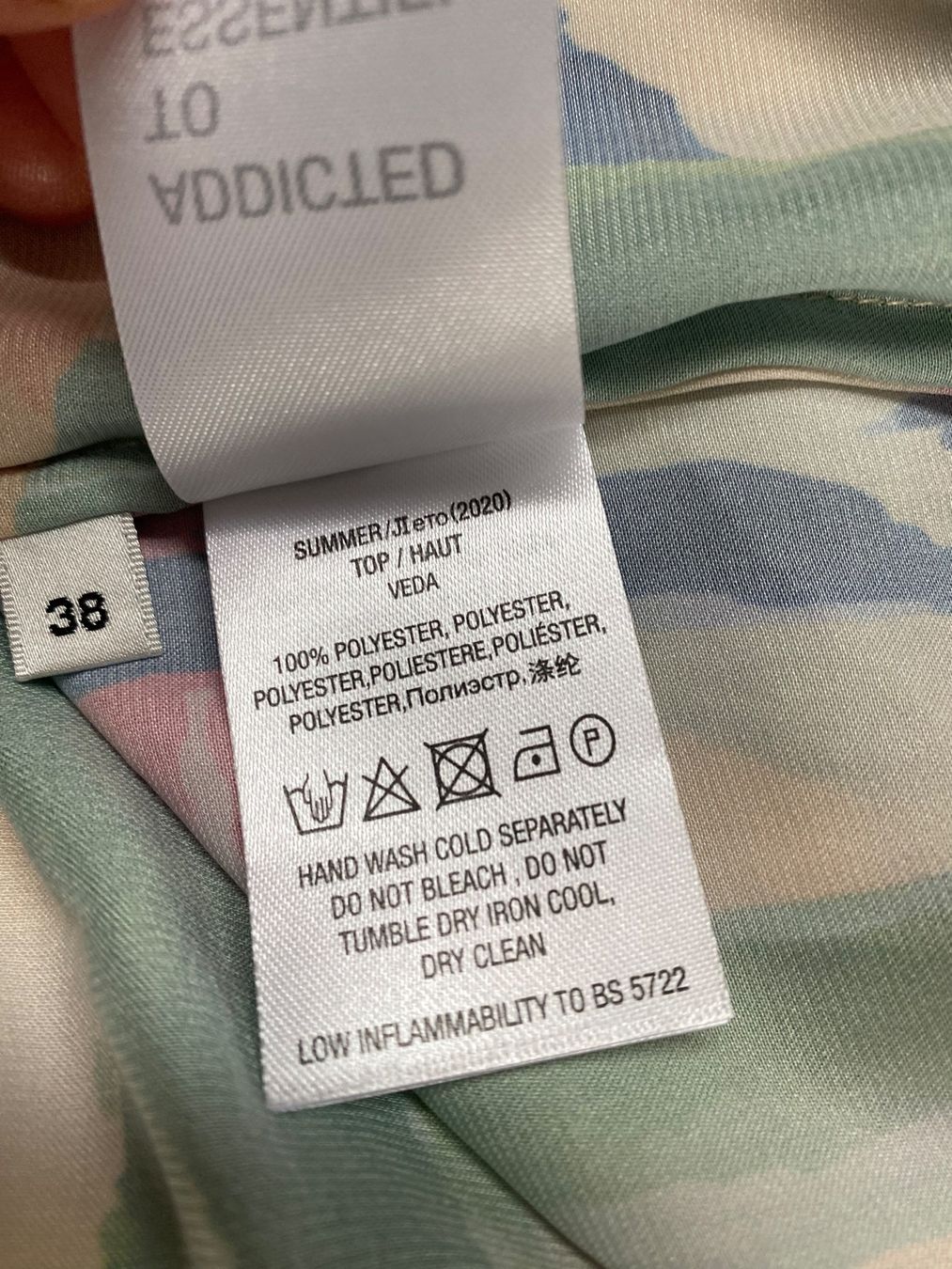 Essentiel Antwerp Top: Farbiges Top von Essentiel Antwerp – Nuovo (secondo la descrizione) da Chur venduto da simhofstr 5