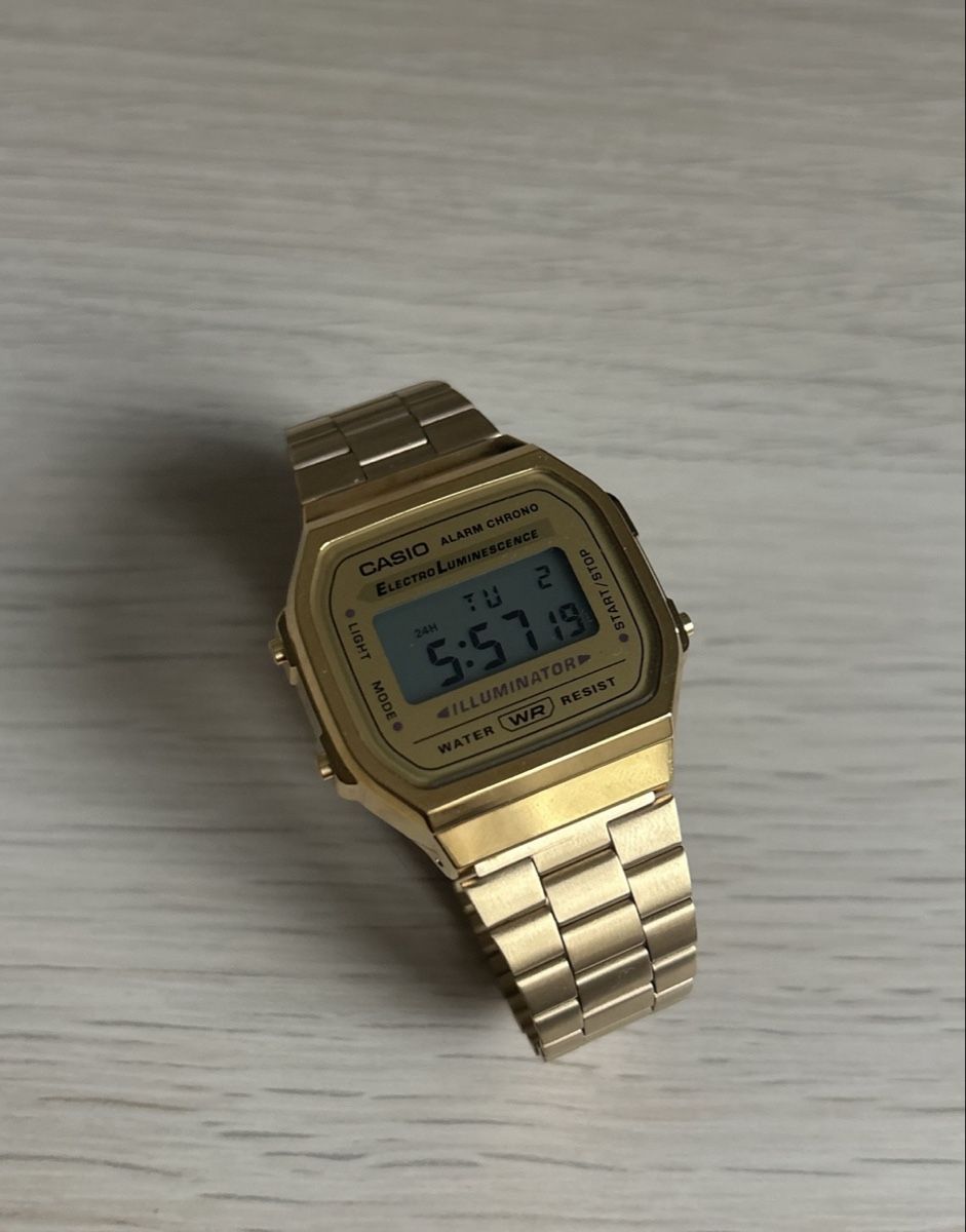 Casio Orologi: Goldene digitale Casio Armbanduhr – Nuovo (secondo la descrizione) da Thun venduto da Shana.008