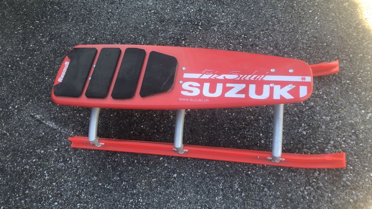 Schlitteln: Schlitten von Suzuki  – Gebraucht aus Plasselb von MatthD