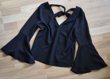 H&M schwarze Bluse mit Trompeten Ärmel Gr. S