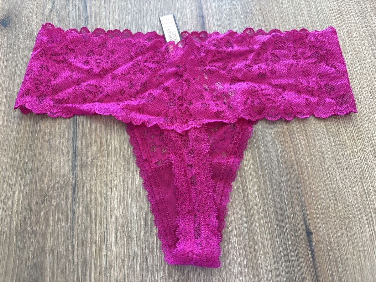 Victoria's Secret Altra biancheria intima: Victoria Secret String  en dentelle, taille M – Nuovo e nell'imballaggio originale da Delémont venduto da Ma_LoU.01 1