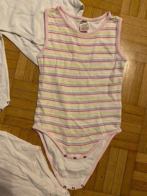 Lotti & Set di vestiti: Kleiderpaket Bodys kurz Grösse 86 / 92 – Usato da Emmen venduto da Aribini 3