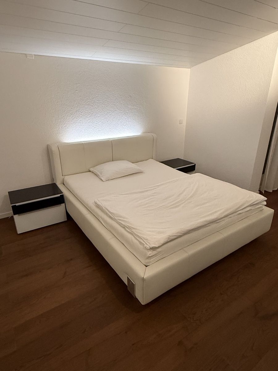 Letti: Doppelbett mit zwei Nachttischen – Usato da Kleindöttingen venduto da Alex.C.